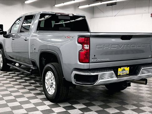 Used 2024 Chevrolet Silverado 3500 LT w/ Convenience Package AWD/4WD image 3
