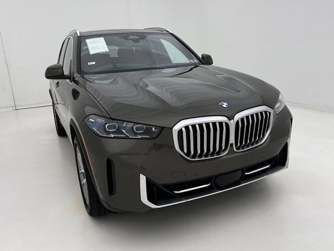 Used 2024 BMW X5 xDrive40i w/ Premium Package AWD/4WD image 3