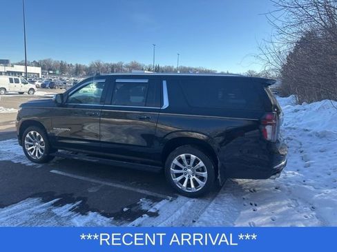 Used 2023 Chevrolet Suburban Premier image 11