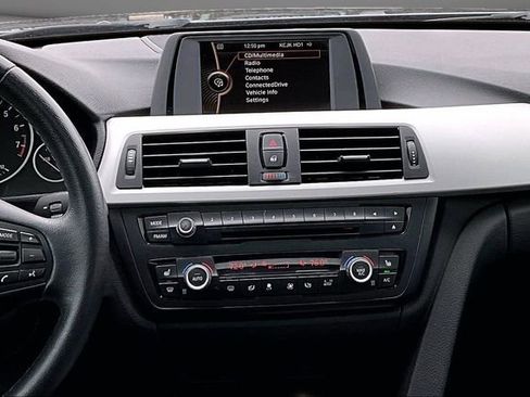 Used 2014 BMW 320i xDrive Sedan image 9