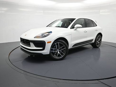 Used 2026 Porsche Macan AWD/4WD image 32