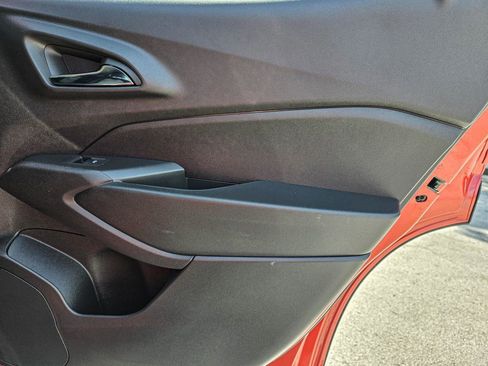 Used 2024 Chevrolet Trax LS w/ LS Convenience Package image 31