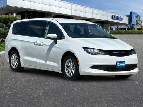 Used 2023 Chrysler Voyager LX FWD image 10