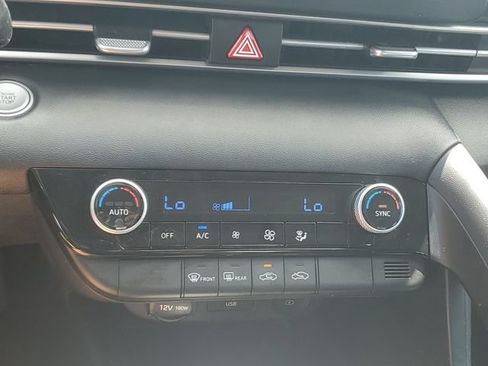 Used 2022 Hyundai Elantra SEL w/ Preferred Accessory Package FWD image 27