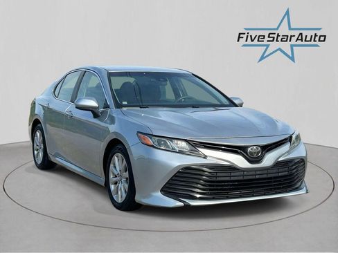 Used 2018 Toyota Camry LE FWD image 1