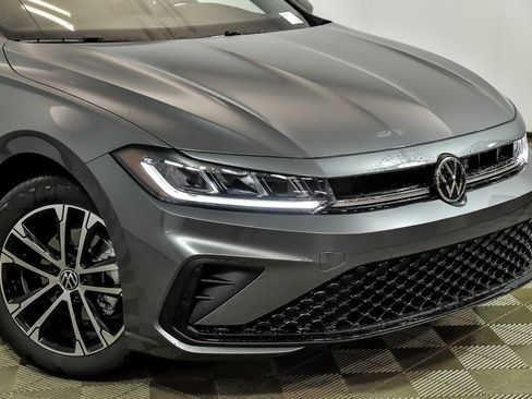 Used 2025 Volkswagen Jetta Sport FWD image 2