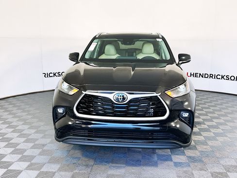 Used 2024 Toyota Highlander XLE image 8