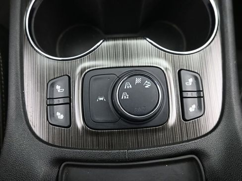 Used 2023 GMC Acadia SLT image 20