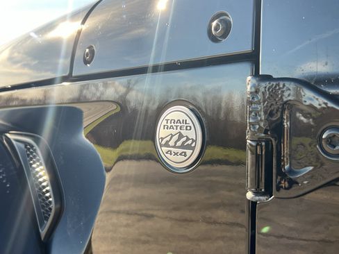 Used 2021 Jeep Wrangler Unlimited Sahara w/ Uconnect 4C Nav & Sound Group image 10