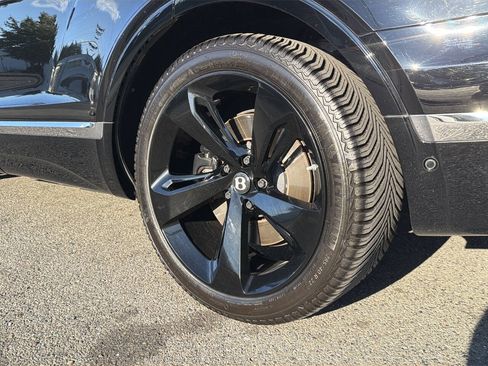 Used 2017 Bentley Bentayga AWD/4WD image 3