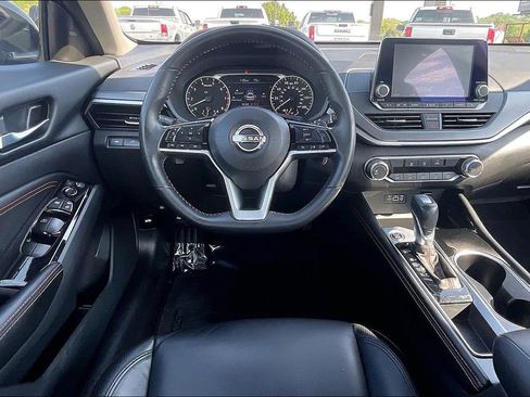 Used 2023 Nissan Altima 2.5 SR FWD image 10