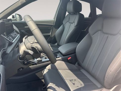 Used 2025 Audi Q5 2.0T Premium Plus w/ Premium Plus Package image 9