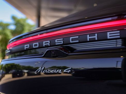 New 2025 Porsche Macan 4 Electric image 13