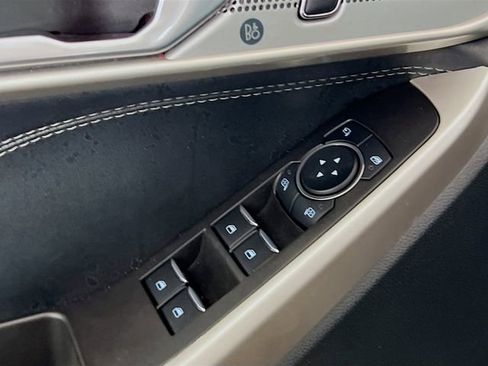 Used 2023 Ford Explorer Limited image 18