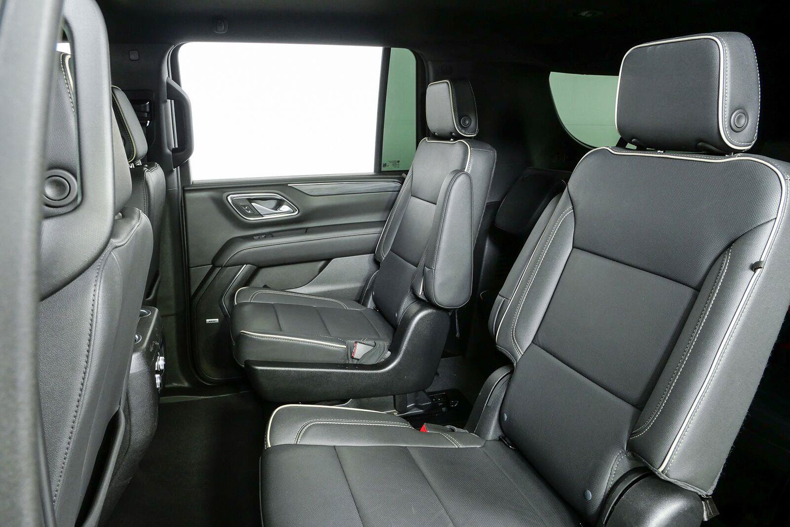 Used 2023 GMC Yukon XL SLT w/ SLT Luxury Package RWD image 6