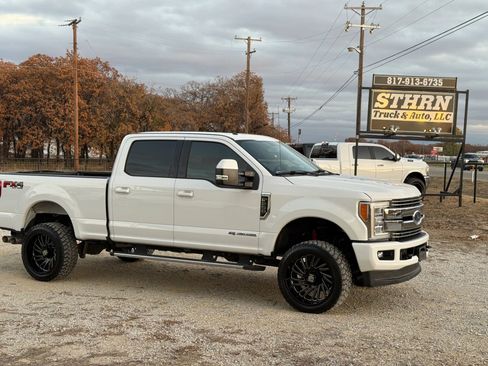 Used 2017 Ford F250 Lariat w/ Lariat Value Package image 9