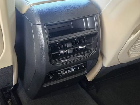 Used 2024 Jeep Grand Cherokee Limited AWD/4WD image 17