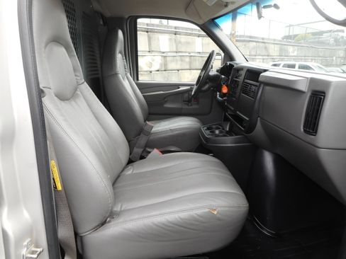 Used 2006 Chevrolet Express 2500 w/ Power and Light Package RWD image 22