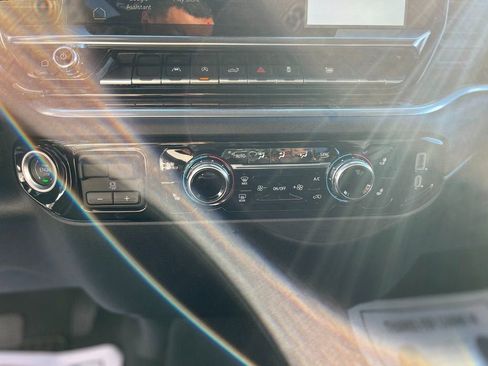 New 2025 GMC Sierra 1500 Elevation image 6