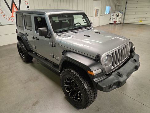 Used 2019 Jeep Wrangler Unlimited Sport S AWD/4WD image 11