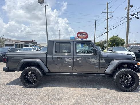 Used 2023 Jeep Gladiator Sport AWD/4WD image 10