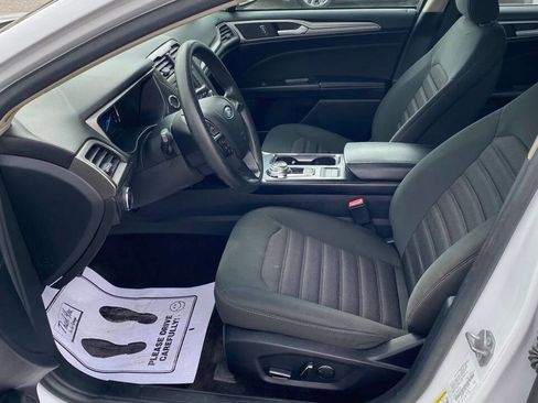 Used 2018 Ford Fusion SE FWD image 11