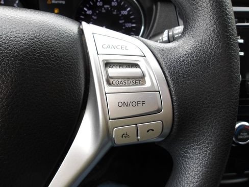 Used 2014 Nissan Rogue SV w/ SV Family Package AWD/4WD image 17