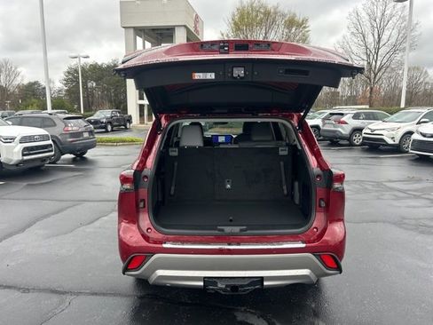 New 2026 Toyota Highlander Platinum image 7