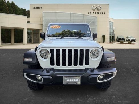 Used 2023 Jeep Gladiator Sport AWD/4WD image 2
