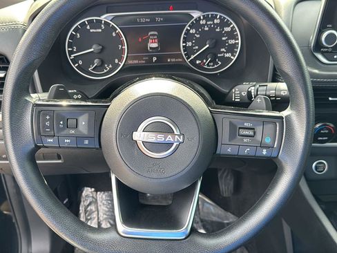 Used 2023 Nissan Rogue SV image 12