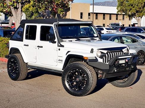 Used 2018 Jeep Wrangler Unlimited Sahara image 3