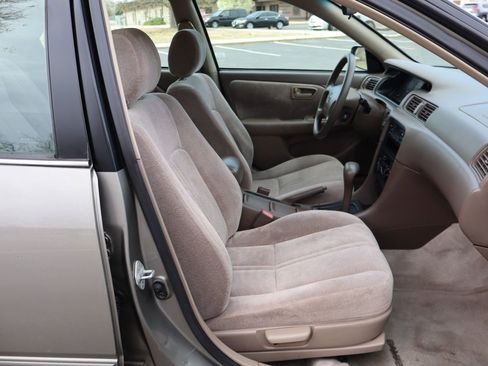 Used 1998 Toyota Camry CE image 22