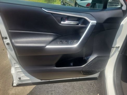 Certified 2022 Toyota RAV4 XLE FWD image 12