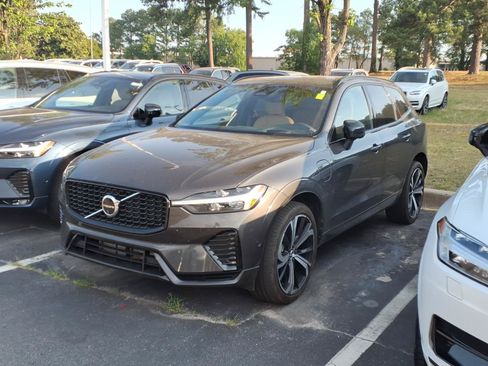 Certified 2024 Volvo XC60 T8 Ultimate w/ Protection Package Premier AWD/4WD image 5