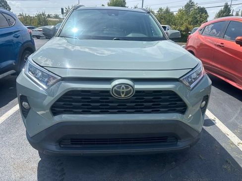 Used 2019 Toyota RAV4 XLE FWD image 2