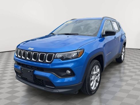 Used 2023 Jeep Compass Latitude AWD/4WD image 10
