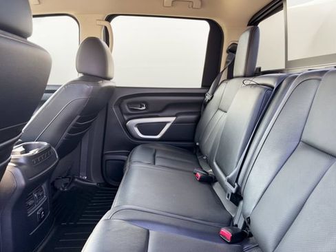 Used 2018 Nissan Titan SV w/ SV Convenience Package RWD image 27