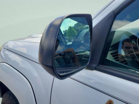 Used 2015 Toyota Tacoma PreRunner w/ SR5 Package RWD image 4