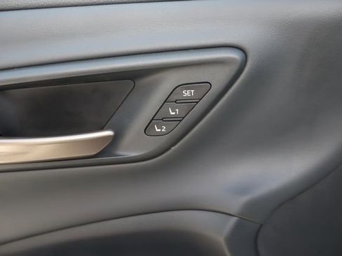 Used 2025 Toyota Crown Signia image 12