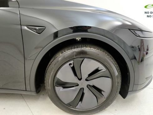 Used 2026 Tesla Model Y 2WD image 21