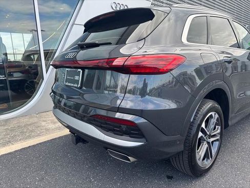 Certified 2025 Audi Q5 Premium w/ Convenience Package AWD/4WD image 5