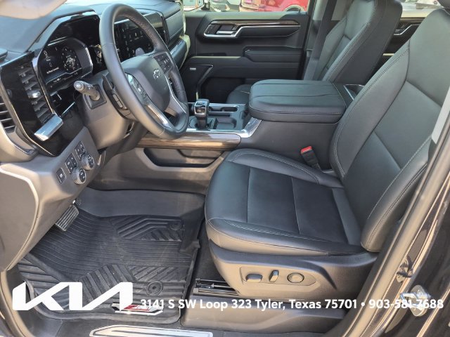 Used 2024 Chevrolet Silverado 1500 LT Trail Boss w/ LT Trail Boss Premium Package AWD/4WD image 19