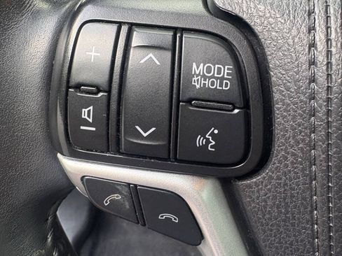 Used 2019 Toyota Highlander XLE FWD image 24