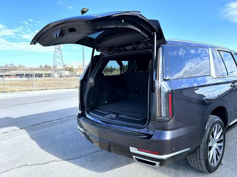 Certified 2025 Cadillac Escalade ESV Premium Luxury Platinum image 23