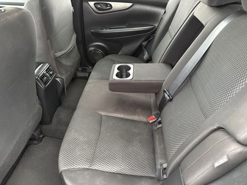 Used 2020 Nissan Rogue Sport S image 16