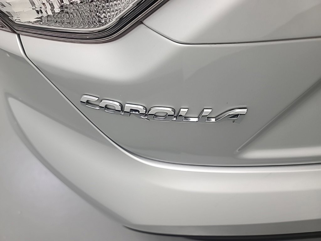 Used 2025 Toyota Corolla LE FWD image 12