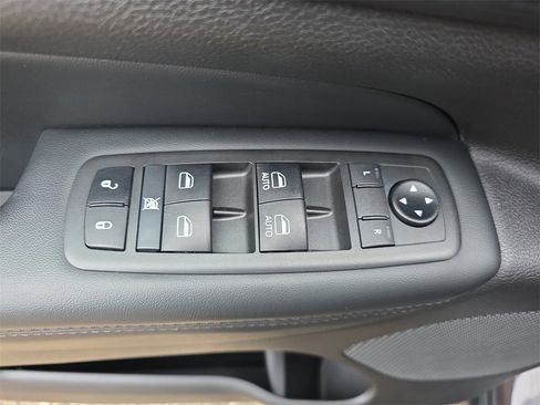 Used 2021 Jeep Grand Cherokee Laredo image 28