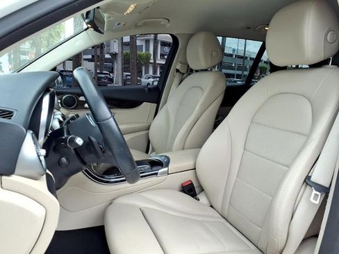 Used 2021 Mercedes-Benz GLC 300 image 5