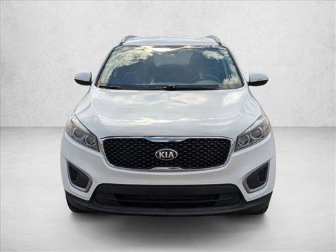 Used 2016 Kia Sorento LX image 2