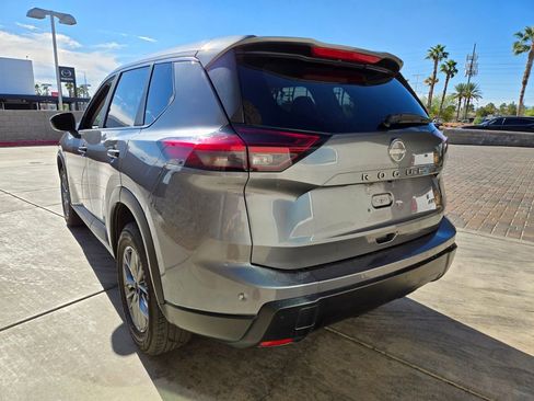 Used 2024 Nissan Rogue S image 3